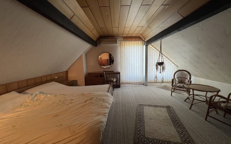 Schlafzimmer DG