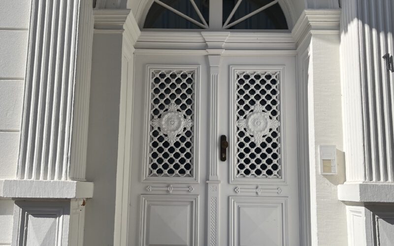 Eingang Büro Altbau