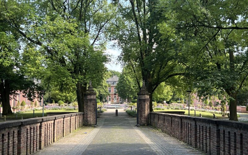 Zufahrt Schloss Wickrath