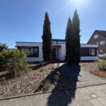 Vorgarten mit Haus