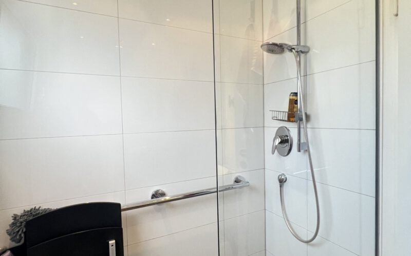 bodentiefe Dusche EG
